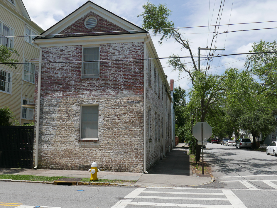 Charlseton single house.  One room wide, you go thru one room to the next.